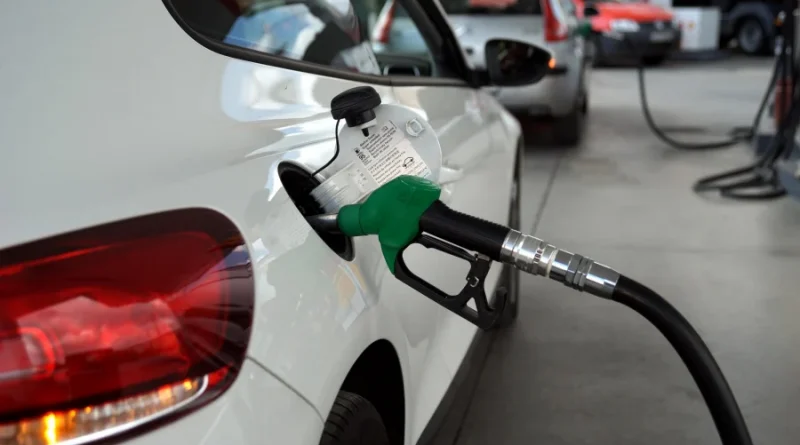 Πετρέλαιο: Μεγάλη «βουτιά» στις τιμές – Πέφτει το diesel κίνησης στην αντλία, ανεβαίνει η βενζίνη